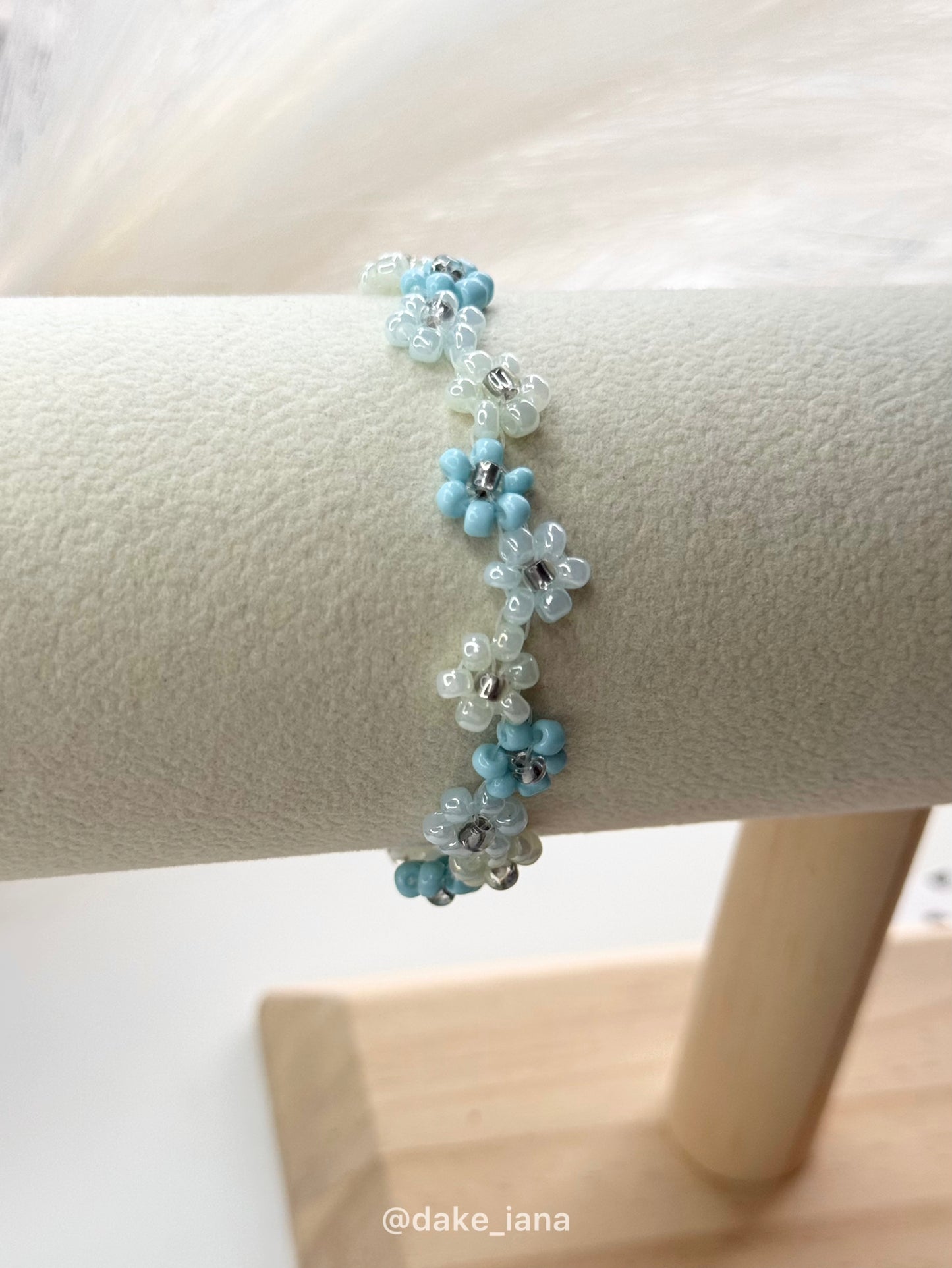 Blue Daisy Beaded Bracelet – Handmade Floral Bracelet, Zigzag Flower Design