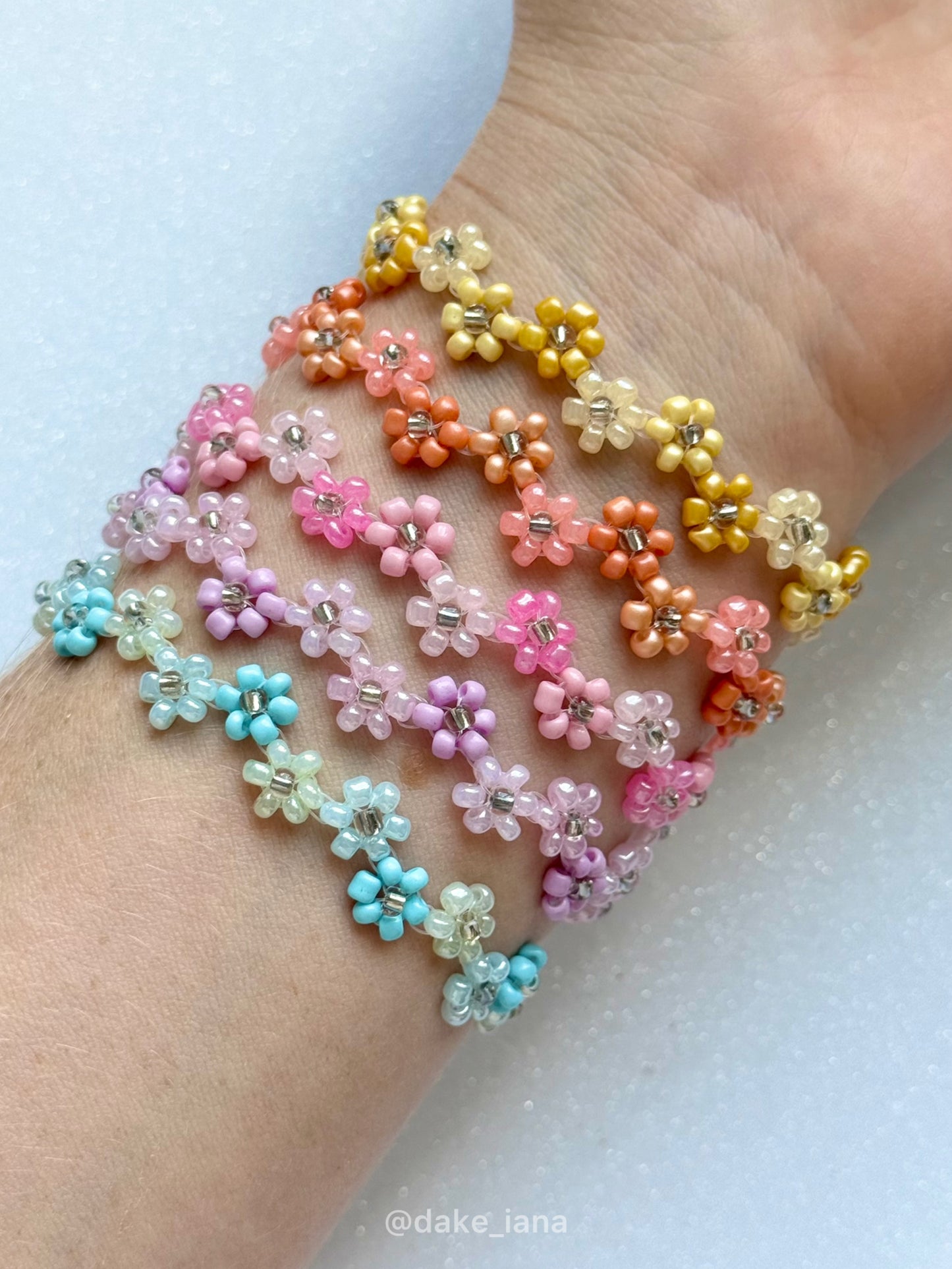 Daisy Beaded Bracelet – Handmade Floral Bracelet, Zigzag Flower Design, Adjustable