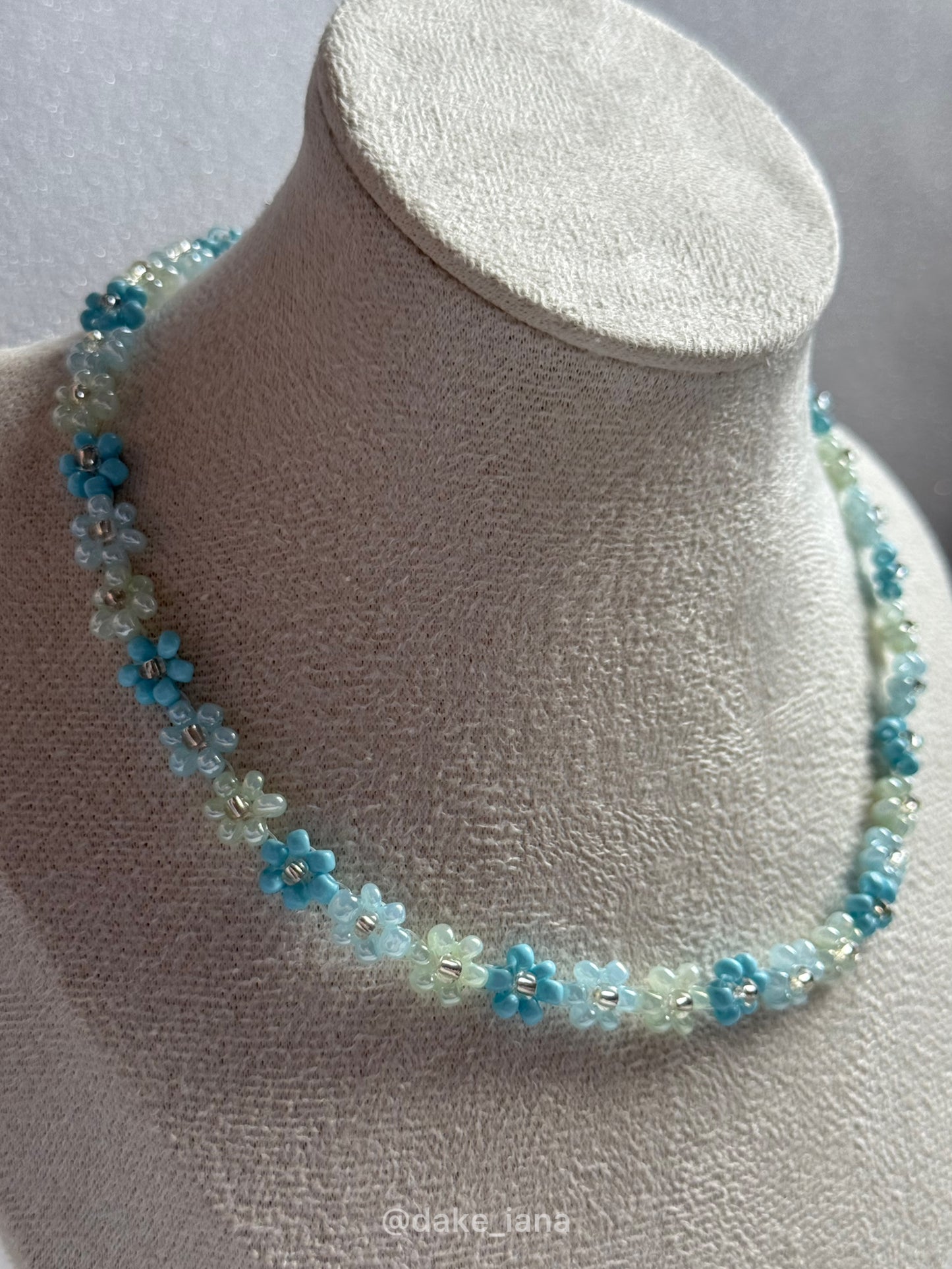 Blue Daisy Beaded Necklace – Handmade Floral Choker, Pastel Flower Jewelry