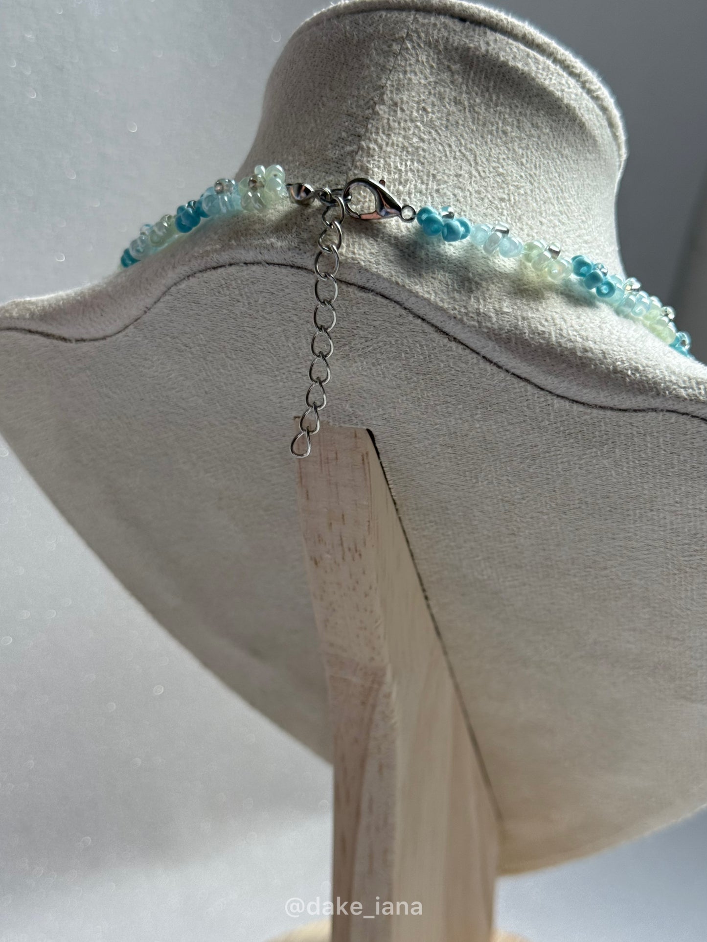 Blue Daisy Beaded Necklace – Handmade Floral Choker, Pastel Flower Jewelry