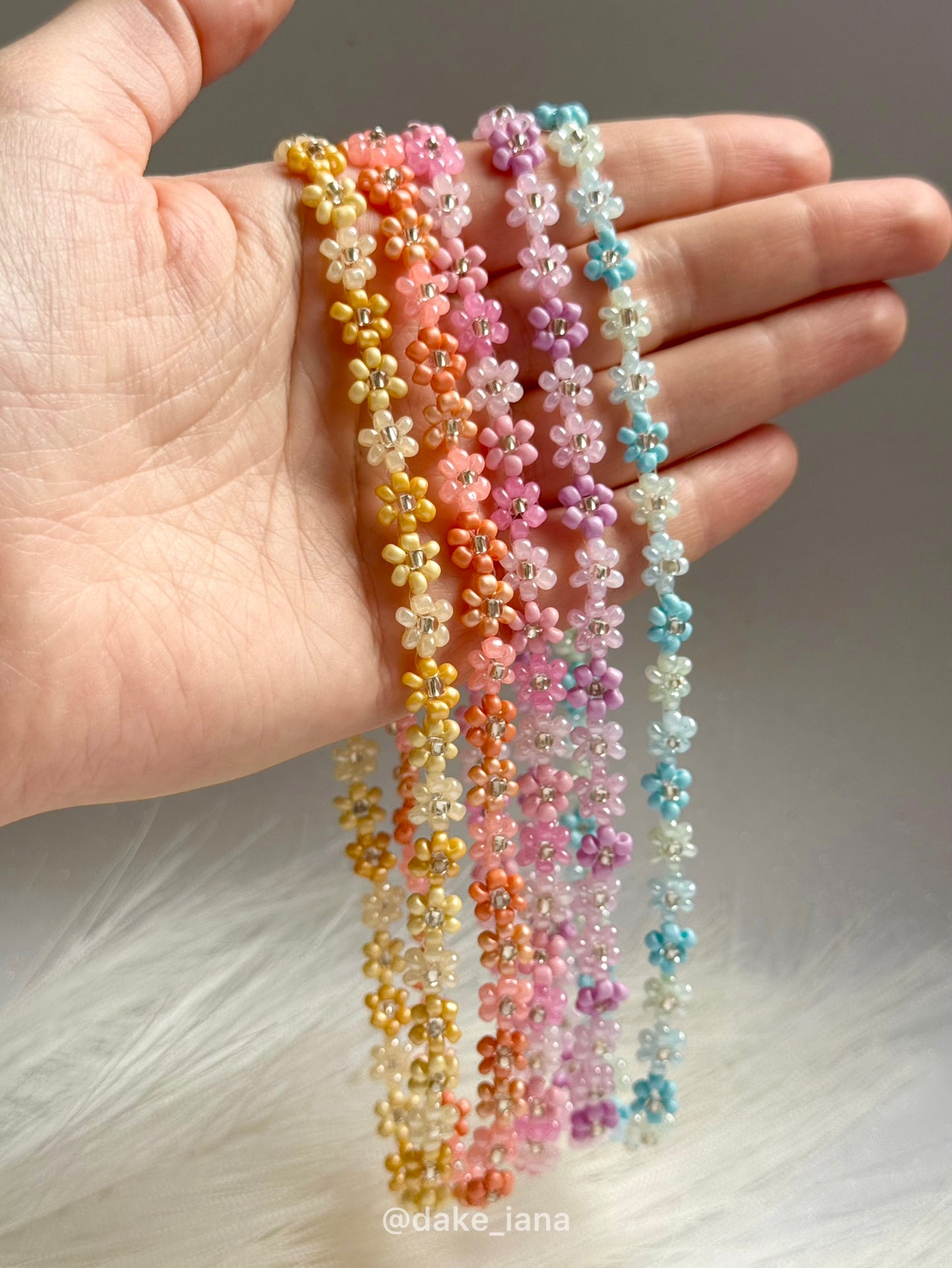 Daisy Beaded Necklace – Handmade Floral Choker, Adjustable Stainless Steel Clasp