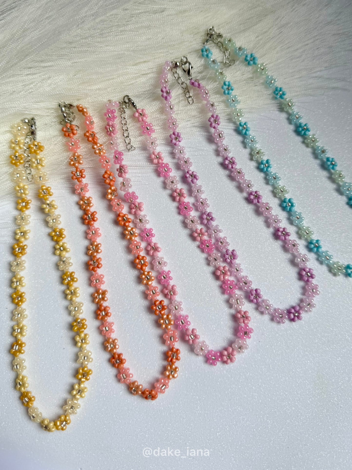 Daisy Beaded Necklace – Handmade Floral Choker, Adjustable Stainless Steel Clasp