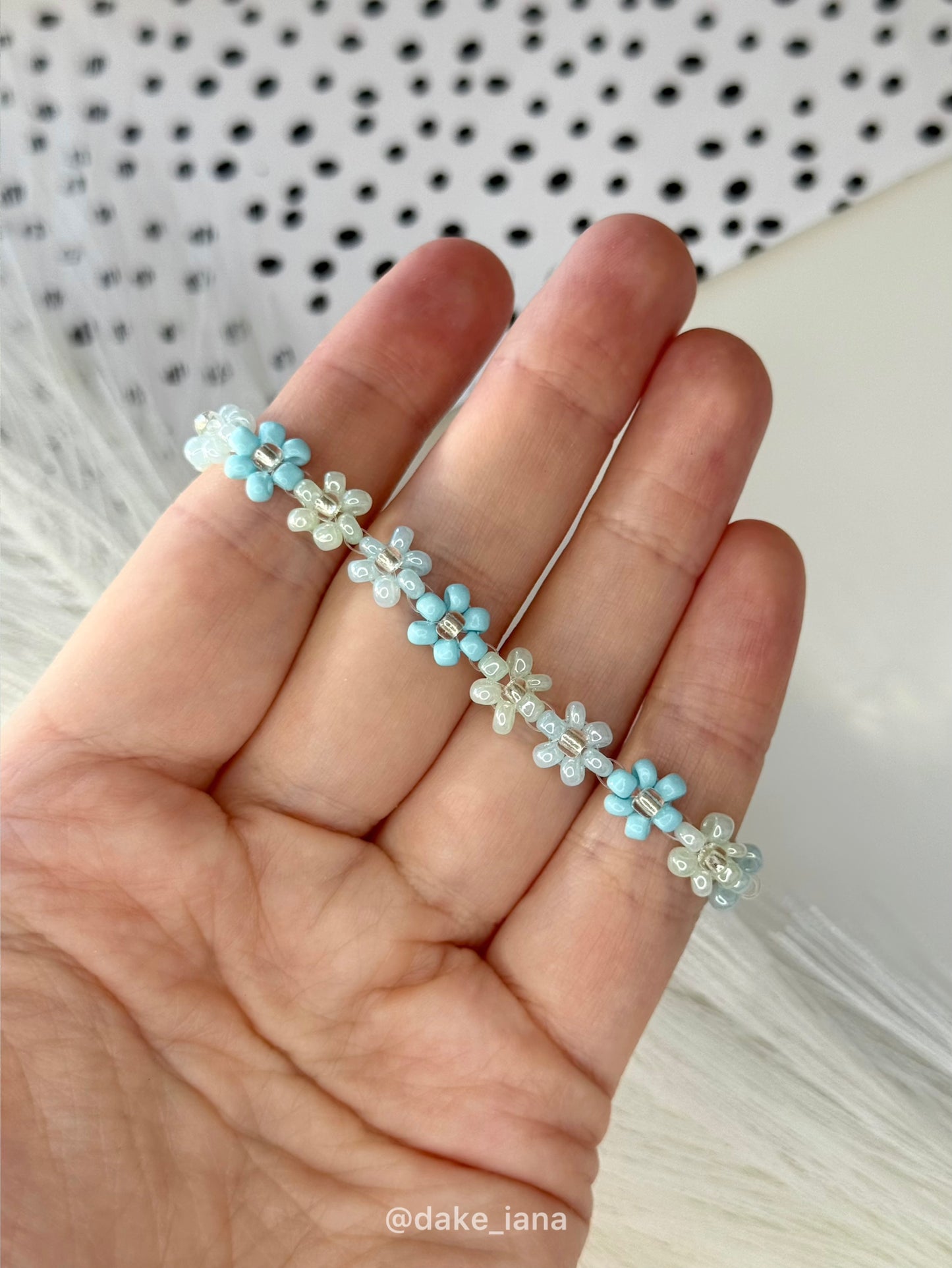 Blue Beaded Flower Bracelet, Daisy Bracelet, Handmade Floral Bracelet, Minimal Summer Jewelry, Adjustable Stainless Steel Clasp