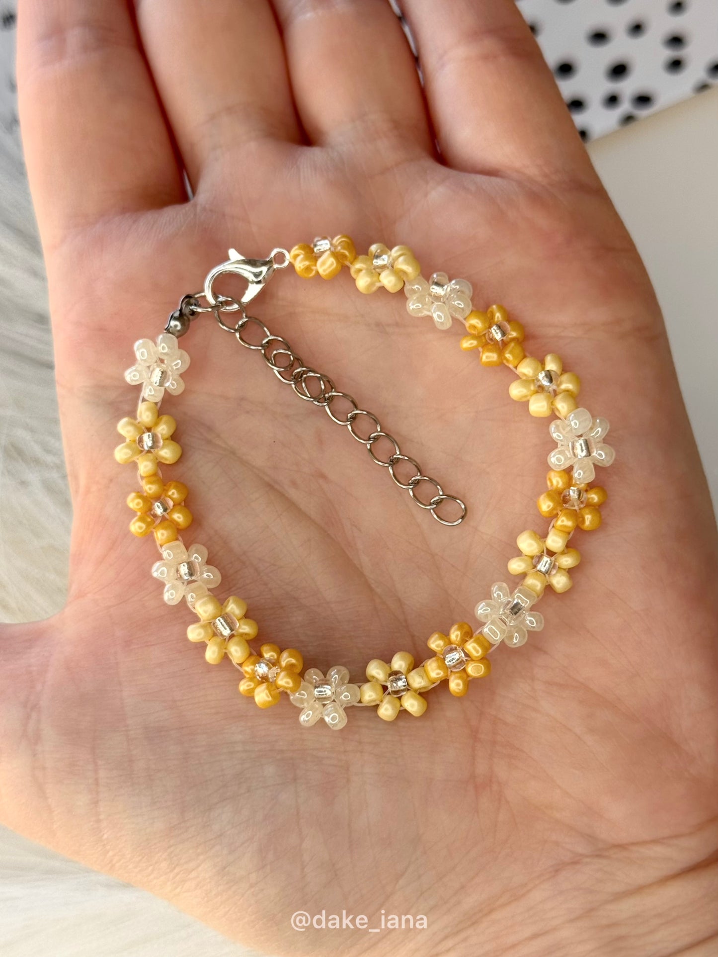 Yellow Beaded Flower Bracelet, Daisy Bracelet, Handmade Summer Jewelry, Floral Bracelet, Adjustable Bracelet