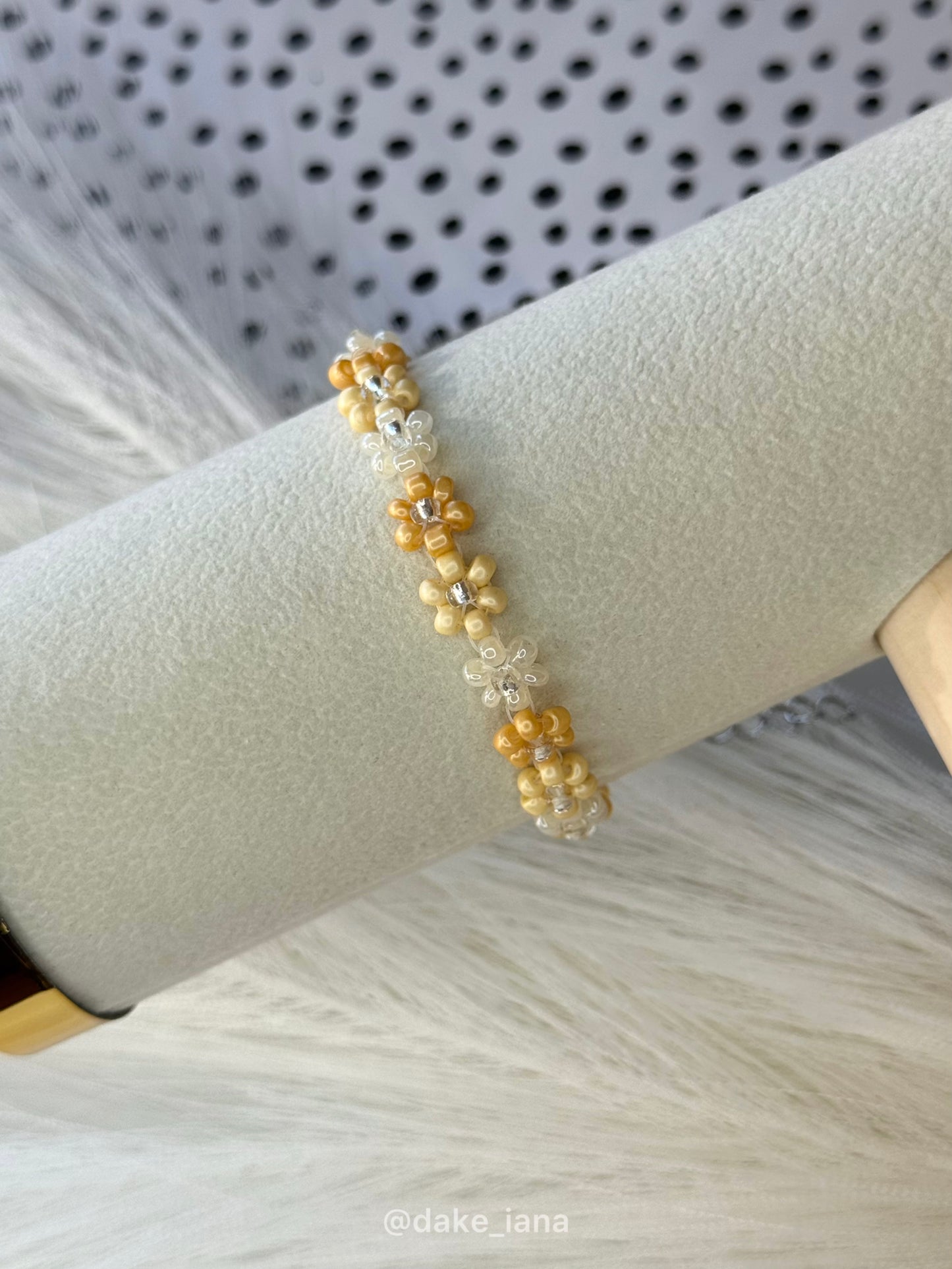 Yellow Beaded Flower Bracelet, Daisy Bracelet, Handmade Summer Jewelry, Floral Bracelet, Adjustable Bracelet
