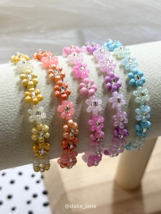 Beaded Flower Bracelet, Daisy Bracelet, Handmade Floral Jewelry, Adjustable Bracelet, Choose Your Color