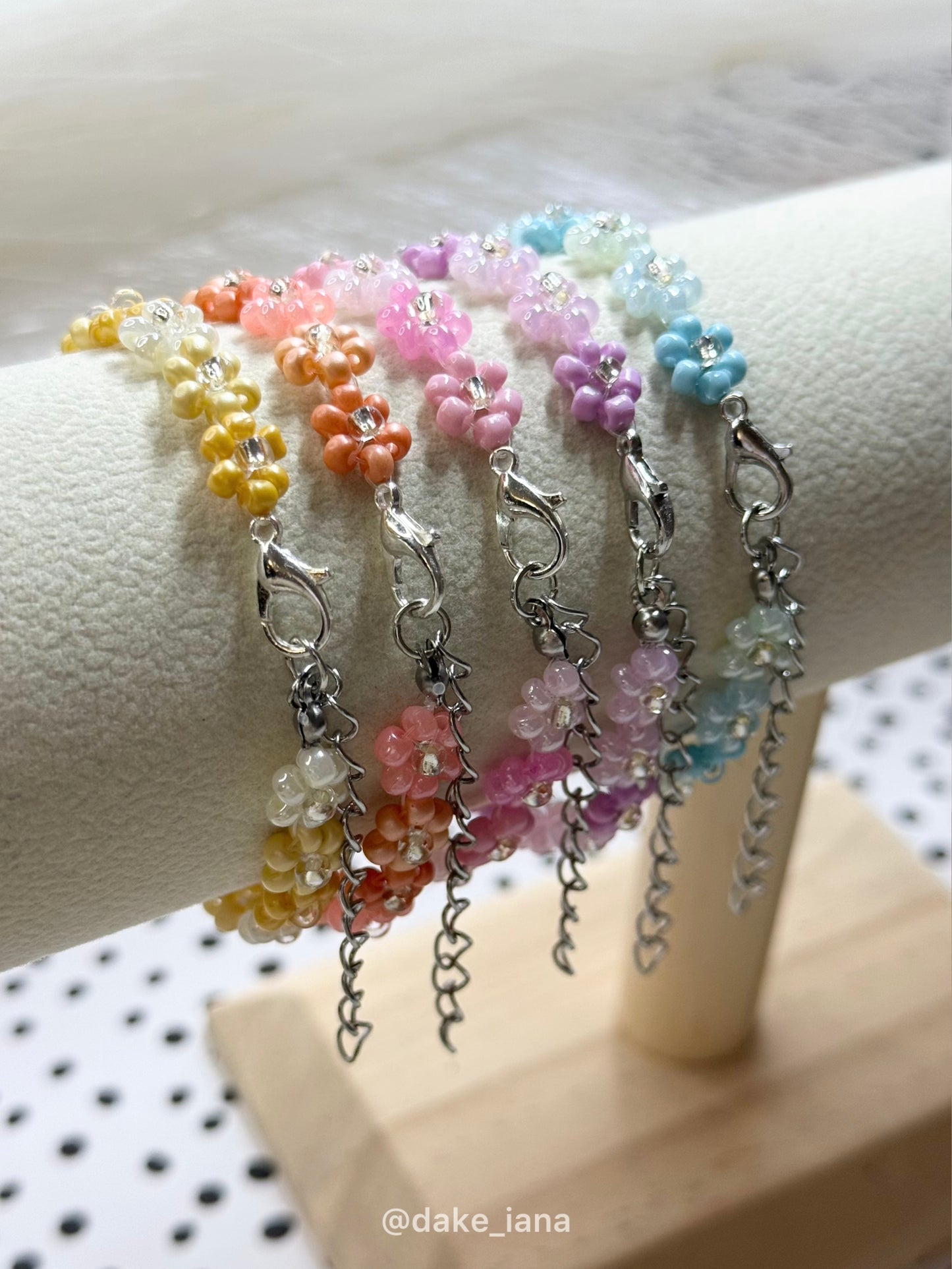 Beaded Flower Bracelet, Daisy Bracelet, Handmade Floral Jewelry, Adjustable Bracelet, Choose Your Color