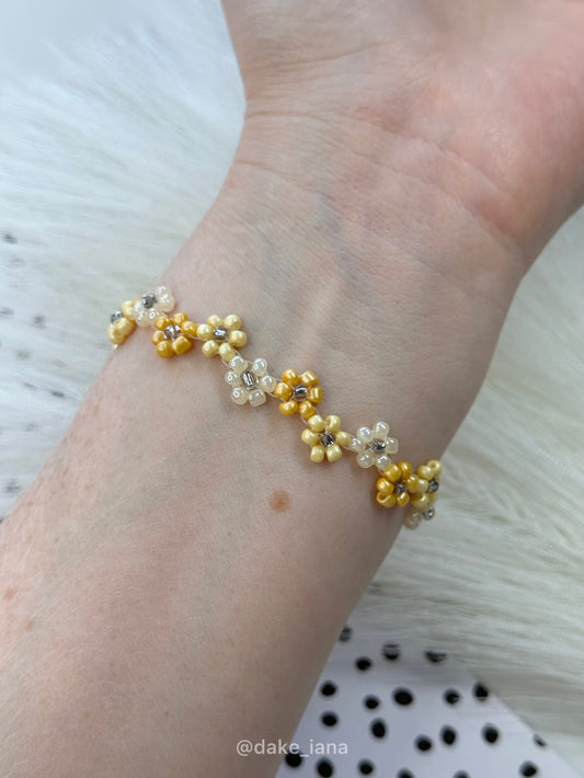 Yellow Daisy Beaded Bracelet – Handmade Sunshine Floral Bracelet, Zigzag Design