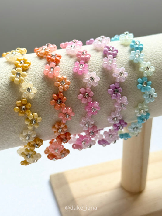 Daisy Beaded Bracelet – Handmade Floral Bracelet, Zigzag Flower Design, Adjustable