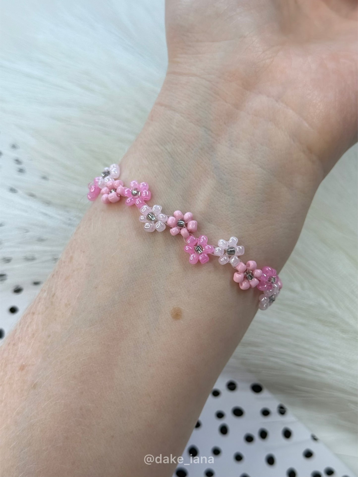 Daisy Beaded Bracelet – Handmade Floral Bracelet, Zigzag Flower Design, Adjustable