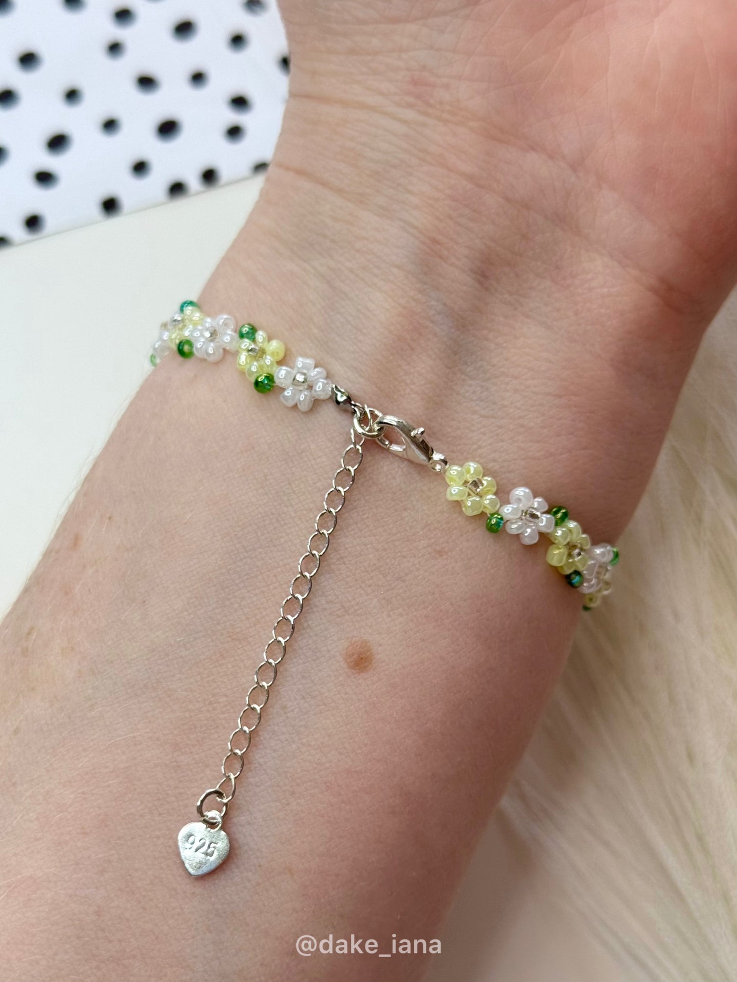 Seed Bead Flower Bracelet White Pale Yellow Daisies Handmade Dainty Adjustable Heart Charm Sunny Jewelry