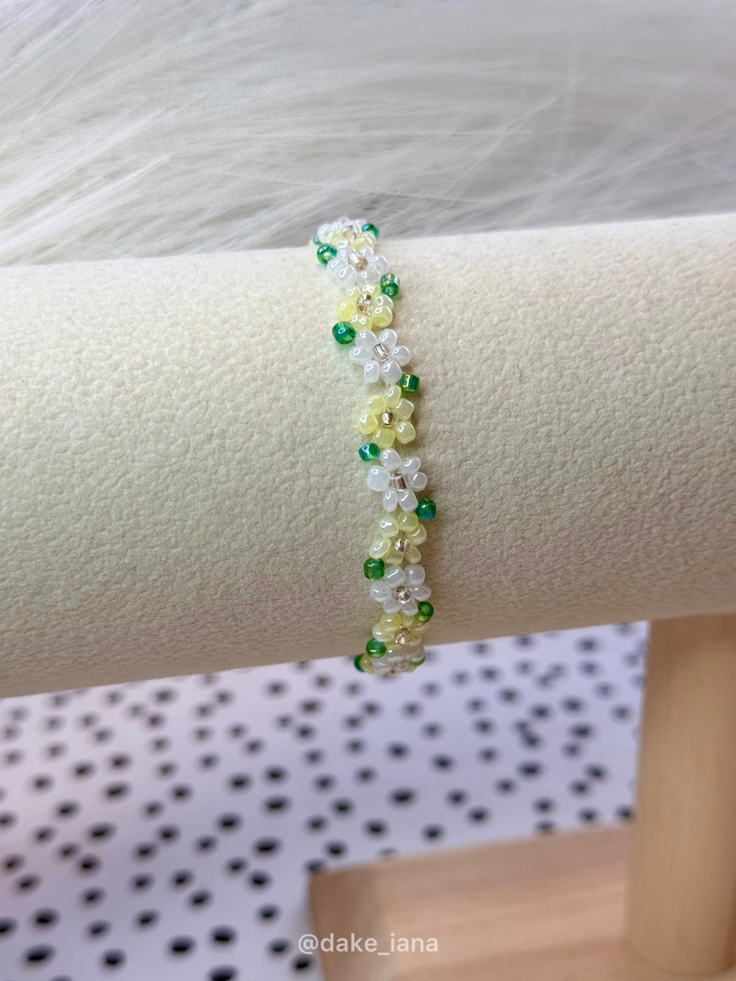 Seed Bead Flower Bracelet White Pale Yellow Daisies Handmade Dainty Adjustable Heart Charm Sunny Jewelry