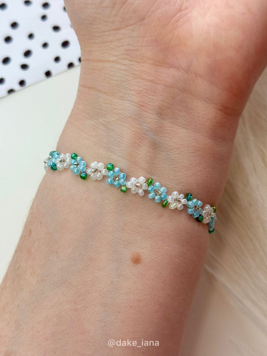 Seed Bead Flower Bracelet White Baby Blue Daisies Handmade Dainty Adjustable Heart Charm Pastel Jewelry